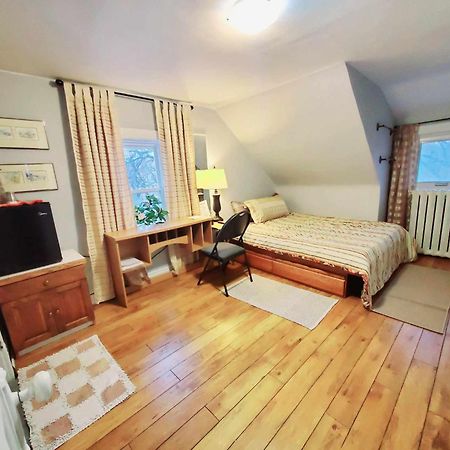 Merj'S Guest House In Wolesly Winnipeg Extérieur photo
